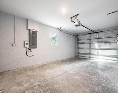 184 Village Circle - Photo Thumbnail 23