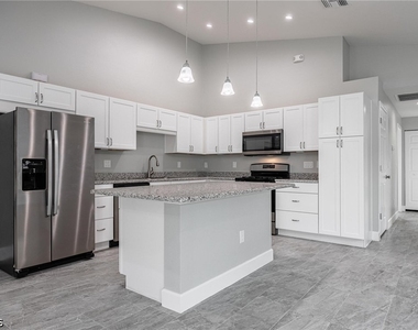 184 Village Circle - Photo Thumbnail 13