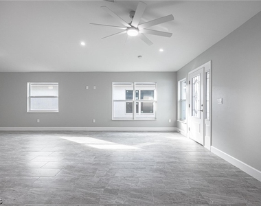 184 Village Circle - Photo Thumbnail 2