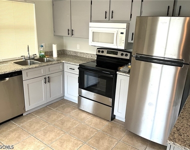 610 Se 13th Court - Photo Thumbnail 1