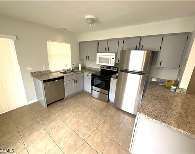 610 Se 13th Court - Photo Thumbnail 2