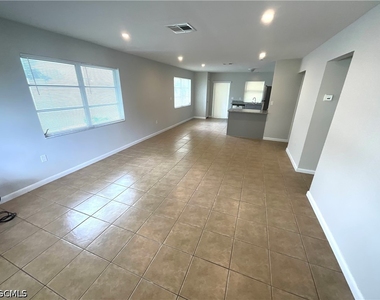 610 Se 13th Court - Photo Thumbnail 5