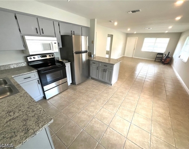 610 Se 13th Court - Photo Thumbnail 3
