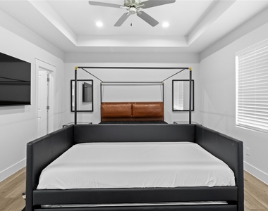 2508 Gray Street - Photo Thumbnail 17