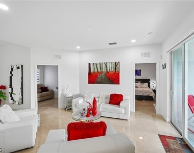 910 Richmond Avenue N - Photo Thumbnail 5