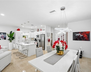 910 Richmond Avenue N - Photo Thumbnail 9