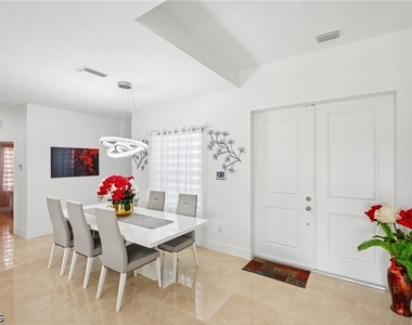 910 Richmond Avenue N - Photo Thumbnail 10