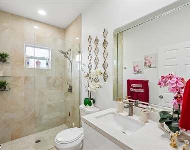910 Richmond Avenue N - Photo Thumbnail 23
