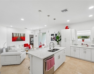 910 Richmond Avenue N - Photo Thumbnail 16