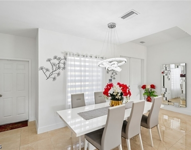 910 Richmond Avenue N - Photo Thumbnail 11