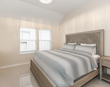 18022 Dunoon Bay Point Court - Photo Thumbnail 25