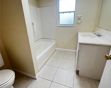 609 Se 23rd Place - Photo Thumbnail 7