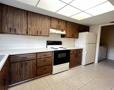 609 Se 23rd Place - Photo Thumbnail 5