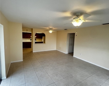 609 Se 23rd Place - Photo Thumbnail 4