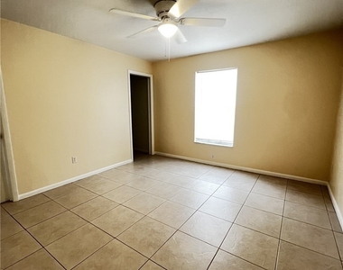 609 Se 23rd Place - Photo Thumbnail 2