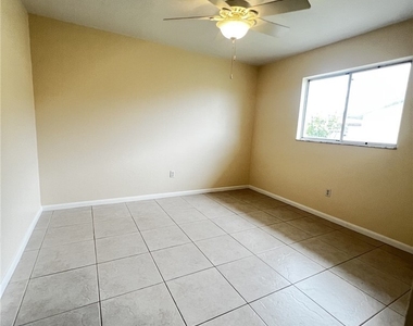 609 Se 23rd Place - Photo Thumbnail 3