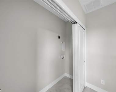 462 Lampion Avenue S - Photo Thumbnail 6