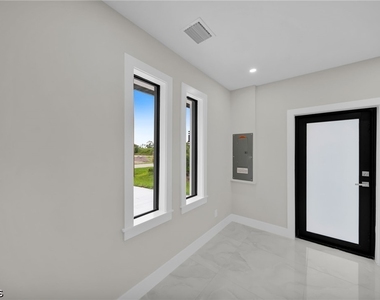 462 Lampion Avenue S - Photo Thumbnail 2