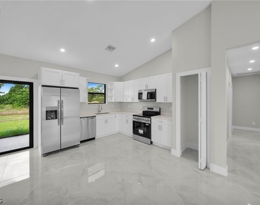 462 Lampion Avenue S - Photo Thumbnail 3