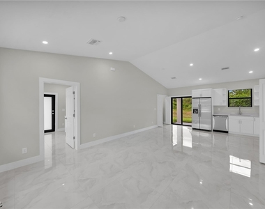 462 Lampion Avenue S - Photo Thumbnail 1