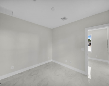 462 Lampion Avenue S - Photo Thumbnail 7