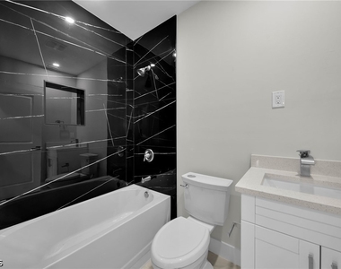 462 Lampion Avenue S - Photo Thumbnail 10