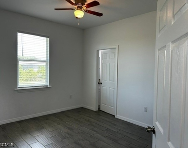 2202 Haviland Avenue S - Photo Thumbnail 24