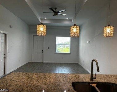 2202 Haviland Avenue S - Photo Thumbnail 5