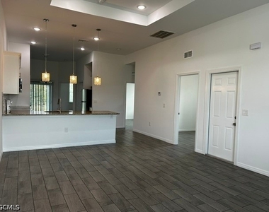 2202 Haviland Avenue S - Photo Thumbnail 9