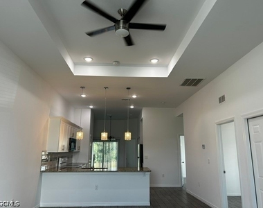 2202 Haviland Avenue S - Photo Thumbnail 6