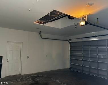 2202 Haviland Avenue S - Photo Thumbnail 4