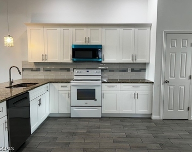 2202 Haviland Avenue S - Photo Thumbnail 20
