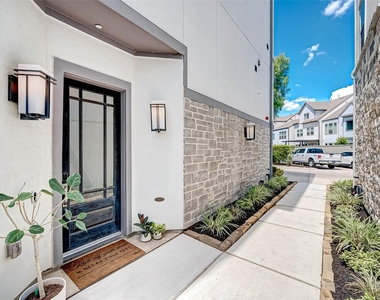 715 Algona Avenue - Photo Thumbnail 2