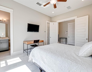 715 Algona Avenue - Photo Thumbnail 4