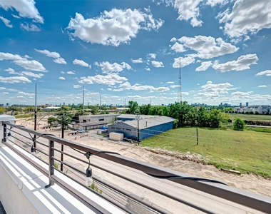 715 Algona Avenue - Photo Thumbnail 40