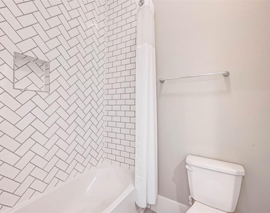715 Algona Avenue - Photo Thumbnail 26