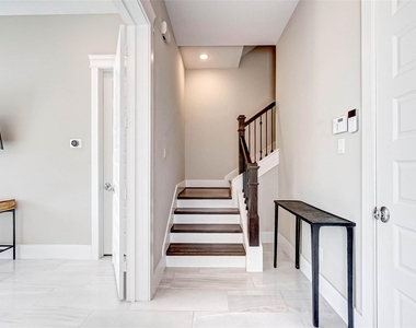 715 Algona Avenue - Photo Thumbnail 9