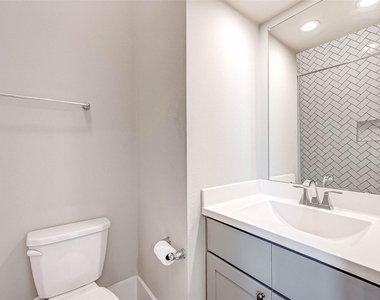 715 Algona Avenue - Photo Thumbnail 25