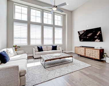 715 Algona Avenue - Photo Thumbnail 15