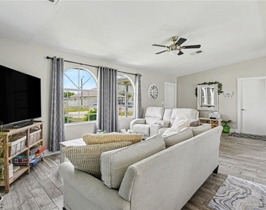 419 Nw 7th Terrace - Photo Thumbnail 2