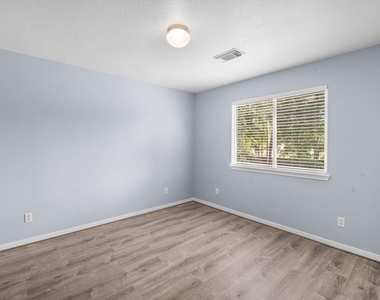 16453 Ryan Guinn Way - Photo Thumbnail 13