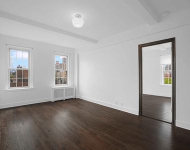 24 Fifth Avenue, Unit 701 - Photo Thumbnail 3