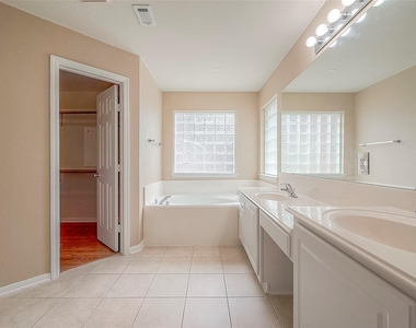 134 E Foxbriar Forest Circle - Photo Thumbnail 27