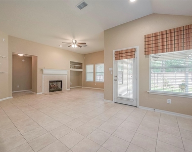 134 E Foxbriar Forest Circle - Photo Thumbnail 18