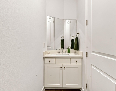 7711 Shannon Drive - Photo Thumbnail 18