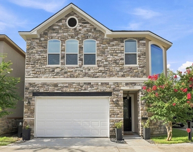 7711 Shannon Drive - Photo Thumbnail 3