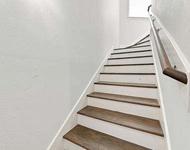 7711 Shannon Drive - Photo Thumbnail 23