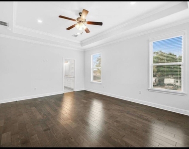 7711 Shannon Drive - Photo Thumbnail 9