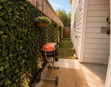 7711 Shannon Drive - Photo Thumbnail 8
