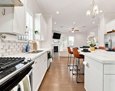 7711 Shannon Drive - Photo Thumbnail 12